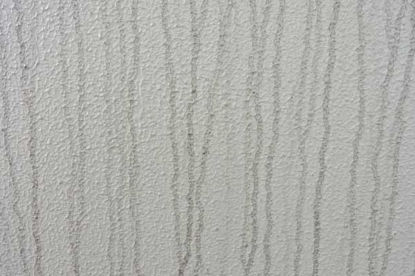 外壁の劣化のサイン：汚れや雨だれ