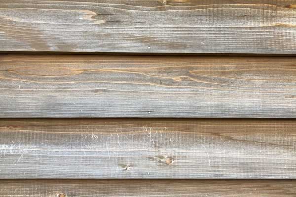 外壁の劣化のサイン：色あせ・変色