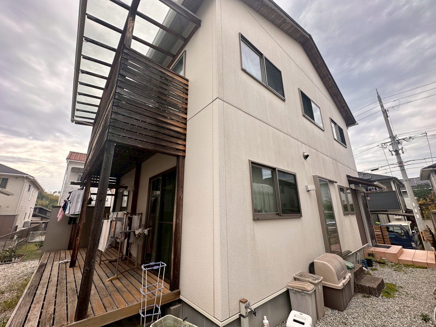 京都府亀岡市にて外壁塗装・木部塗装〈築10年戸建ての塗装メンテナンス〉 施工前