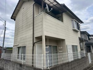 京都府亀岡市にて外壁塗装工事〈築25年戸建ての塗装メンテナンス〉 施工前