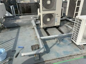 京都市左京区にて外壁雨漏り修理〈屋上防水のメンテナンス〉 施工前